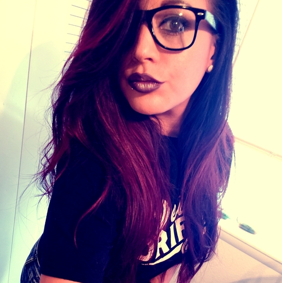 Meet your Posher, Amber Marie โก - Picture 9 of 11